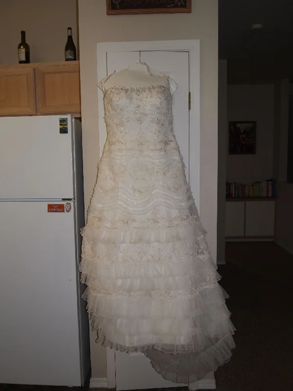 Oleg Cassini Oleg Cassini Strapless Tulle and Lace Size 16